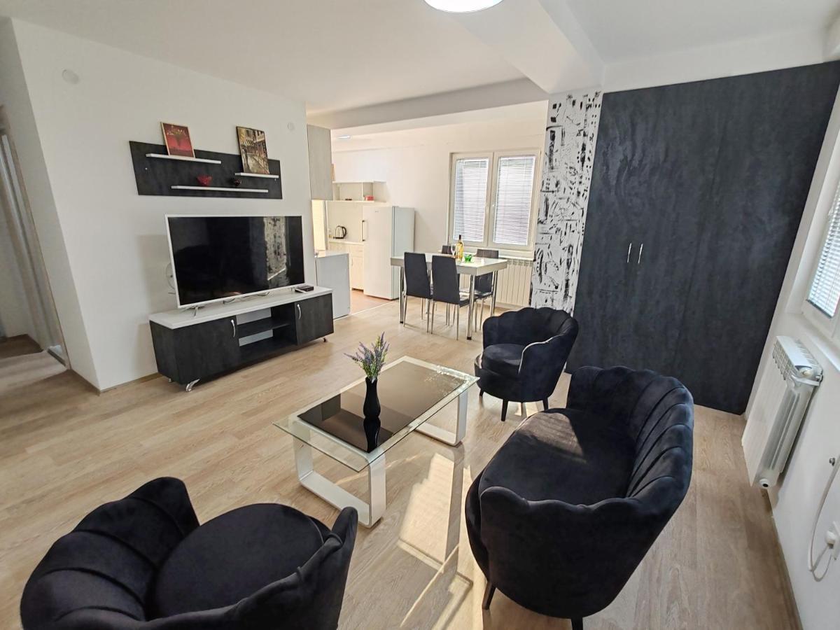 Central Modern Flat M&M Apartments 斯科普里 外观 照片